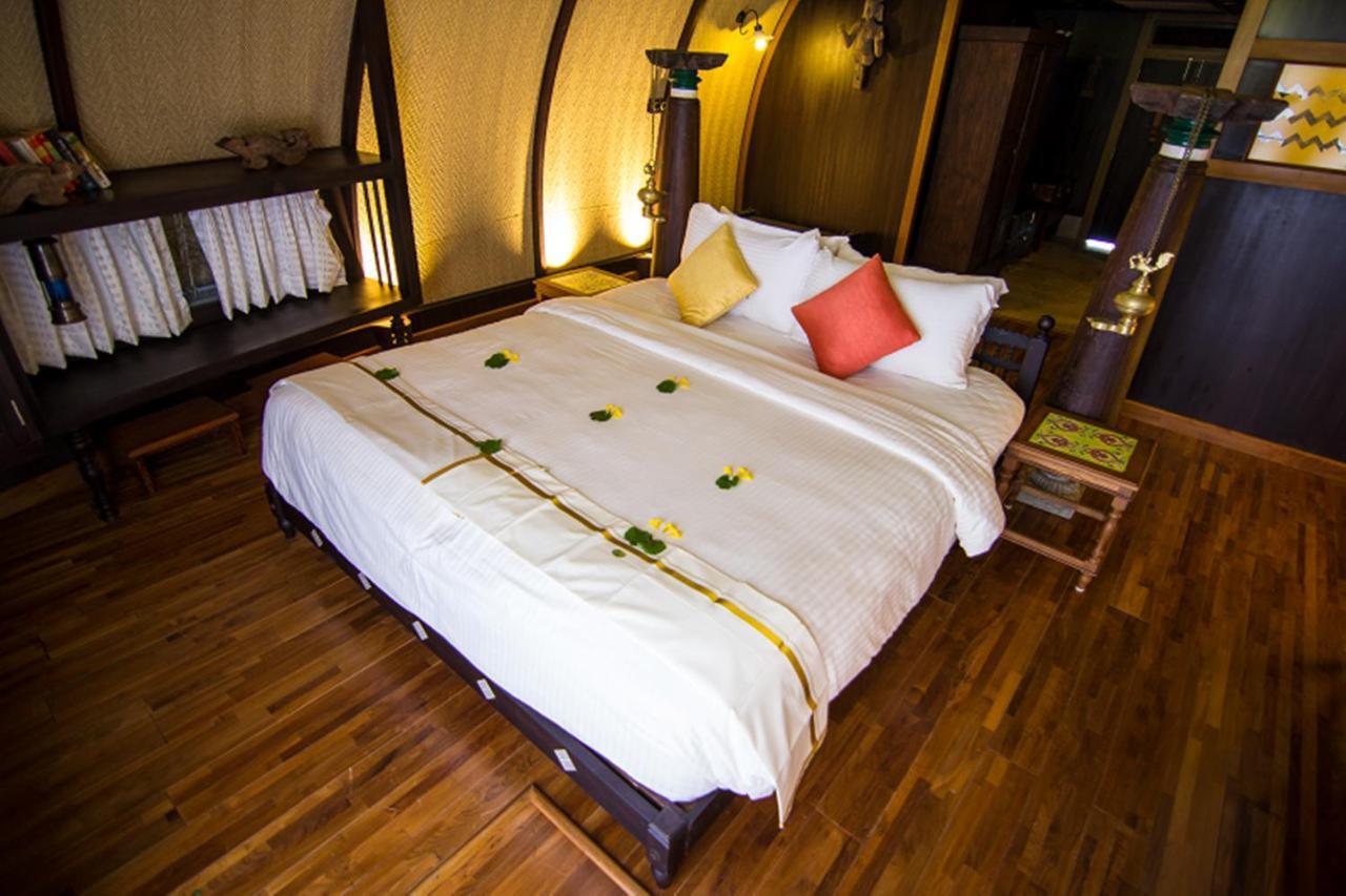 Hotel Punnamada Luxury Houseboat Alappuzha Exterior foto